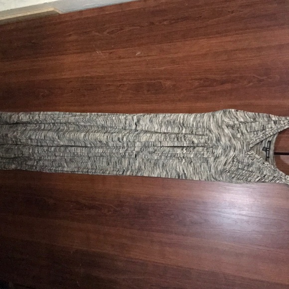 Pretty long maxi dress with neutral colors - Picture 2 of 2